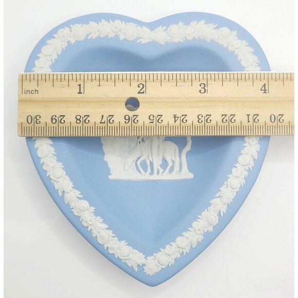Wedgwood Heart Trinket Dish Blue & White Jasperware Made In England - Picture 7 of 8